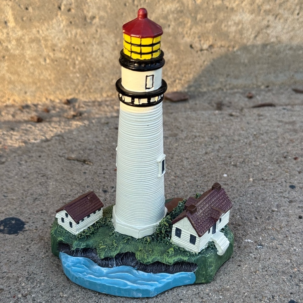 Spoontiques CALighthouse Figurine